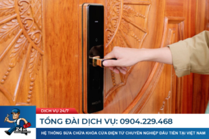 Những lý do nên lắp khóa vân tay cho cửa gỗ