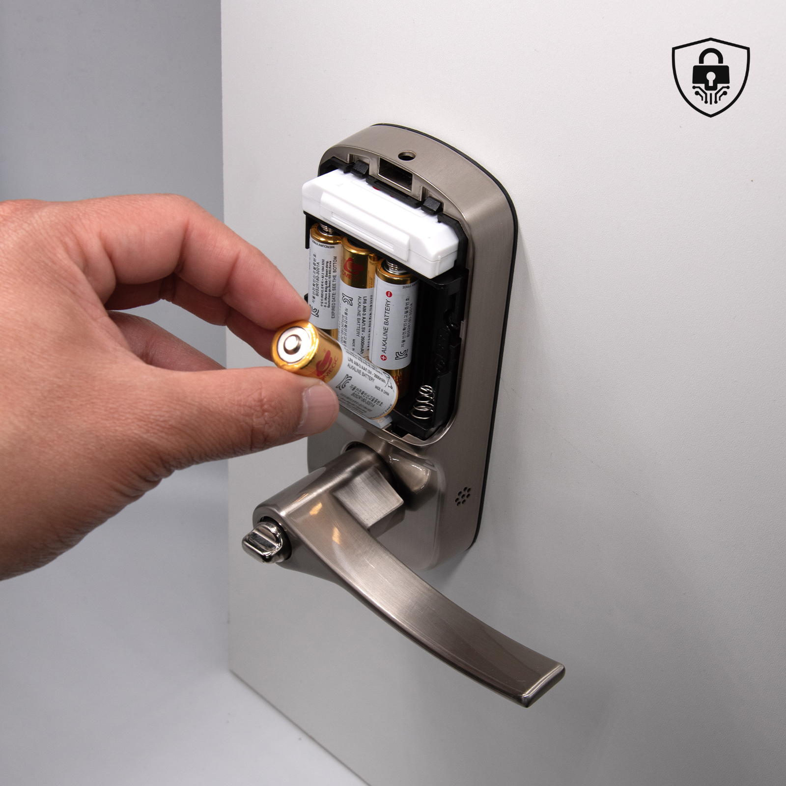 khóa điện tử Yale báo pin yếu